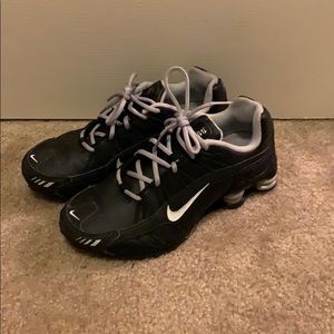 Black Nike shocks